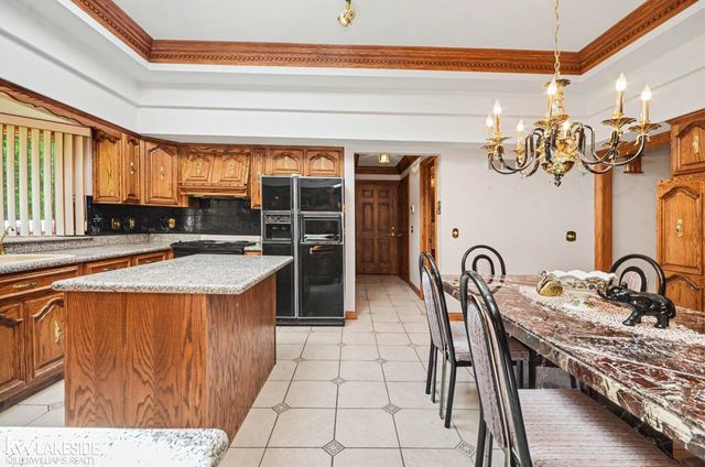 3940 Wayfarer Drive, Troy, MI 48083
