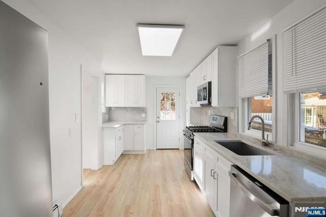 112 Rutherford Avenue, Lyndhurst, NJ 07071