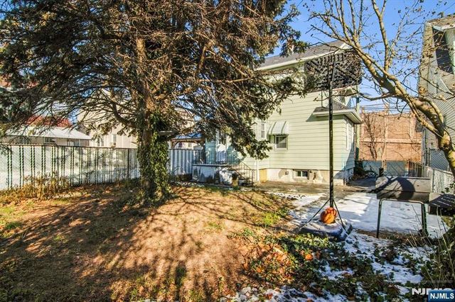 112 Rutherford Avenue, Lyndhurst, NJ 07071