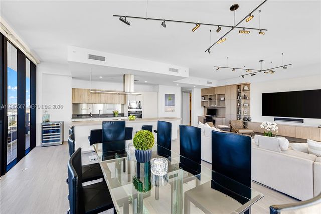 1000 Brickell Plz PH6002, Miami, FL 33131