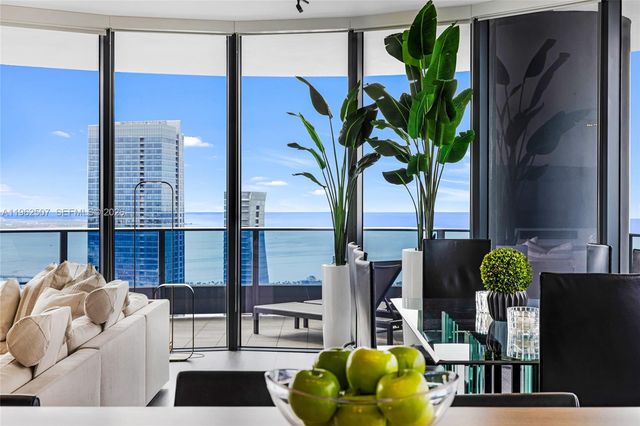 1000 Brickell Plz PH6002, Miami, FL 33131
