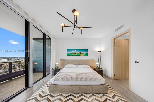 1000 Brickell Plz PH6002, Miami, FL 33131