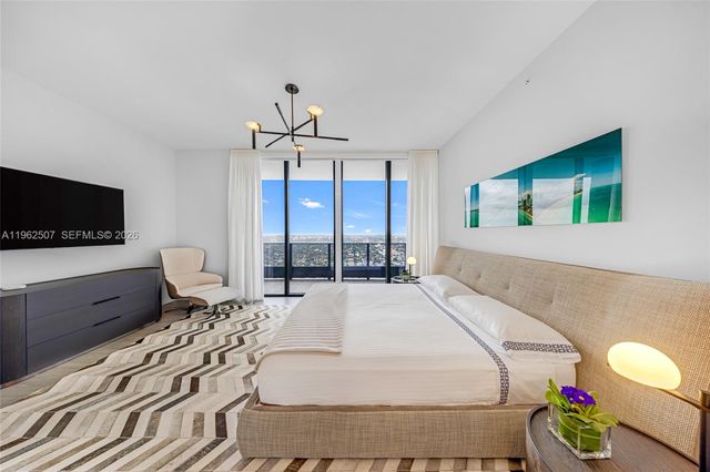 1000 Brickell Plz PH6002, Miami, FL 33131