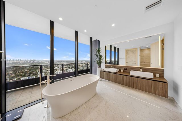 1000 Brickell Plz PH6002, Miami, FL 33131