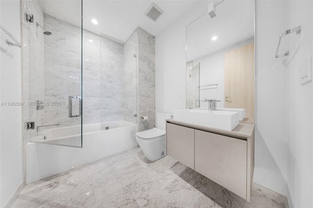 1000 Brickell Plz PH6002, Miami, FL 33131