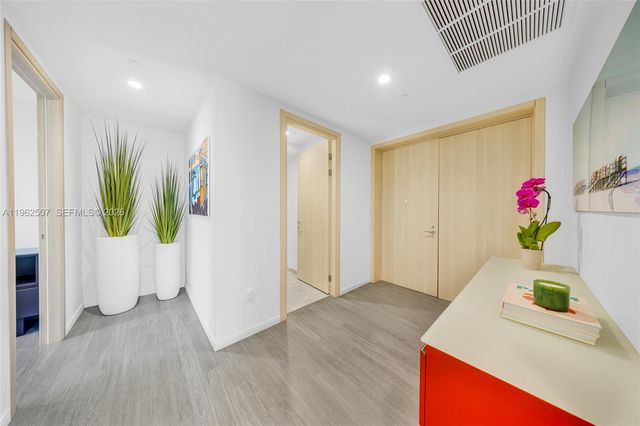 1000 Brickell Plz PH6002, Miami, FL 33131