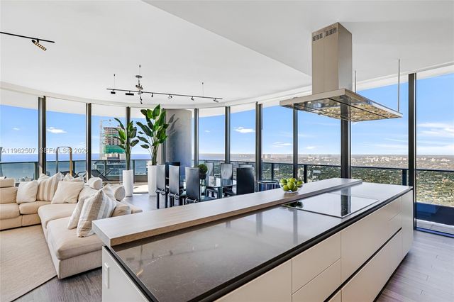 1000 Brickell Plz PH6002, Miami, FL 33131