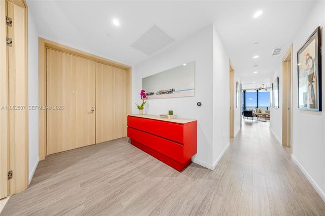 1000 Brickell Plz PH6002, Miami, FL 33131