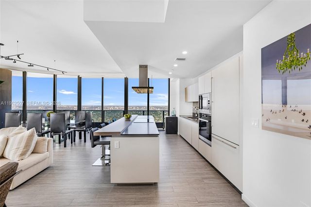 1000 Brickell Plz PH6002, Miami, FL 33131