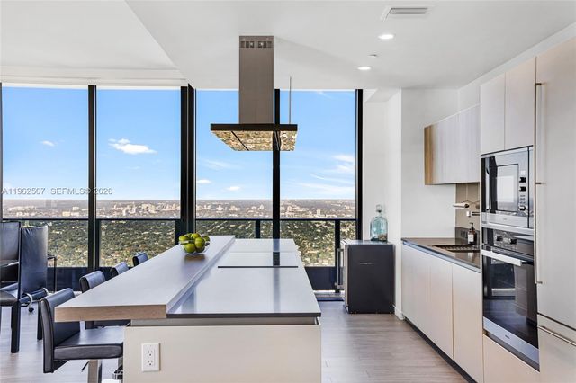 1000 Brickell Plz PH6002, Miami, FL 33131