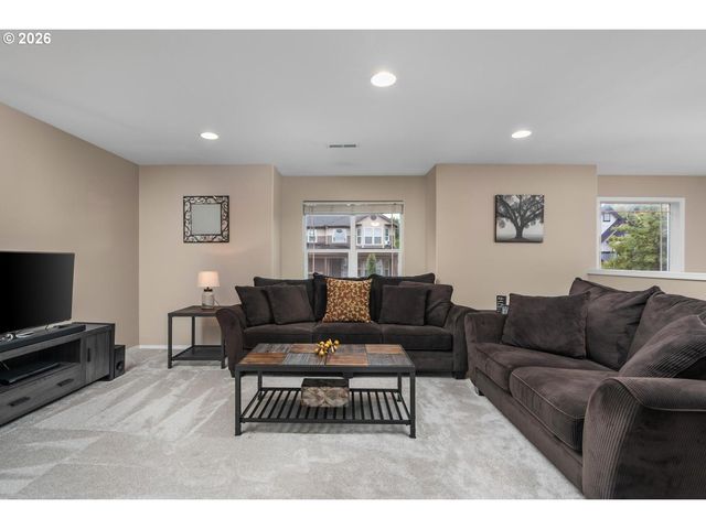 12225 Sw KELLY Ln, Tigard, OR 97223