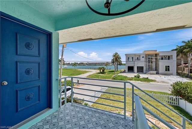 23 Pelican ST, Naples, FL 34113