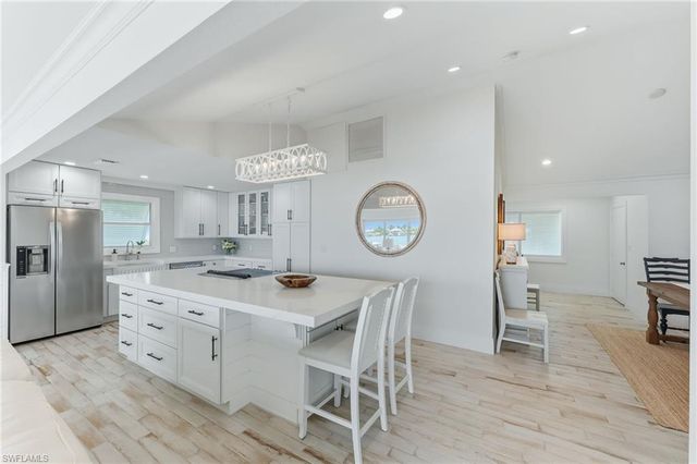 23 Pelican ST, Naples, FL 34113