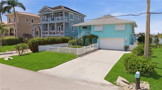 23 Pelican ST, Naples, FL 34113