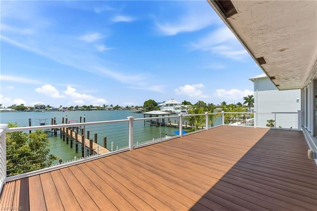 23 Pelican ST, Naples, FL 34113