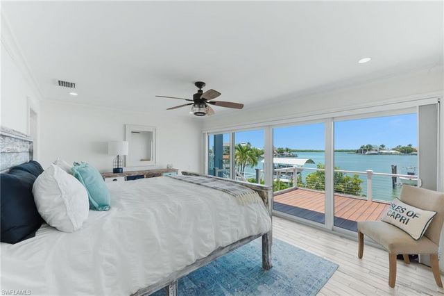 23 Pelican ST, Naples, FL 34113