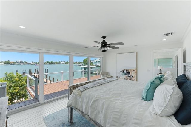 23 Pelican ST, Naples, FL 34113