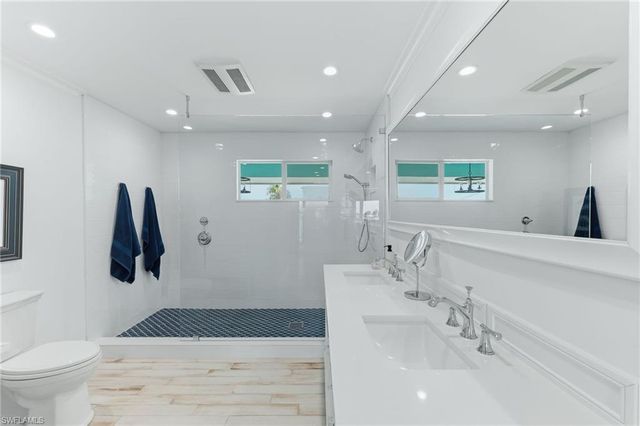 23 Pelican ST, Naples, FL 34113