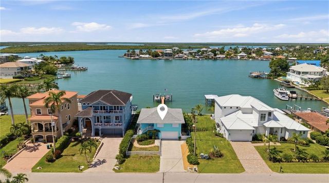 23 Pelican ST, Naples, FL 34113