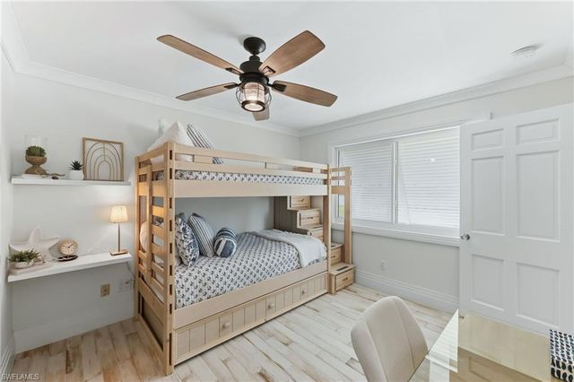 23 Pelican ST, Naples, FL 34113