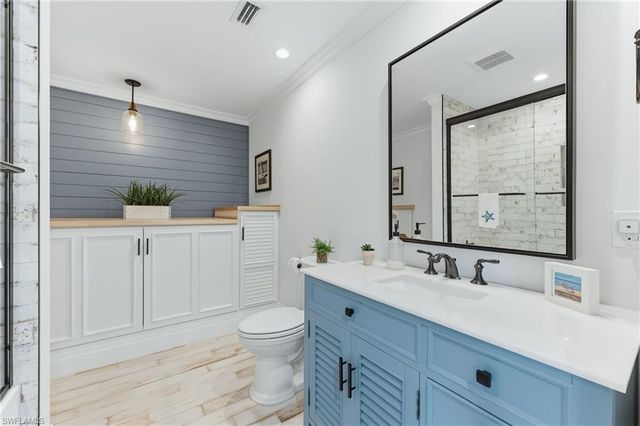 23 Pelican ST, Naples, FL 34113
