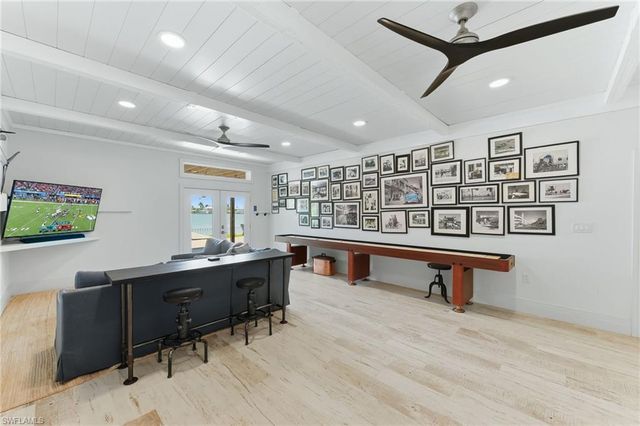 23 Pelican ST, Naples, FL 34113