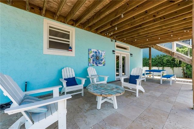 23 Pelican ST, Naples, FL 34113