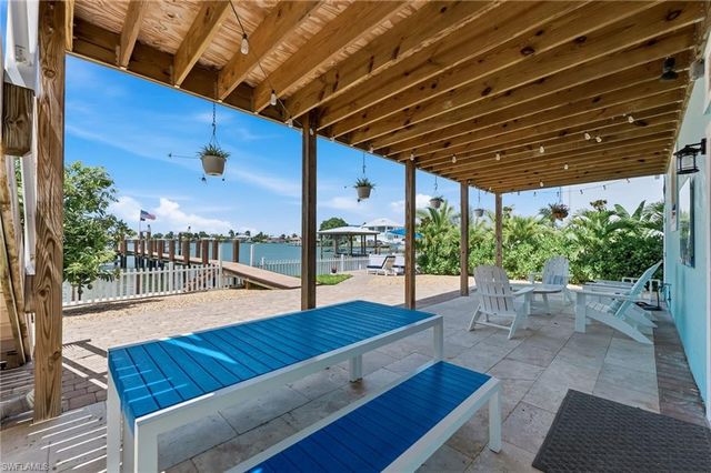 23 Pelican ST, Naples, FL 34113