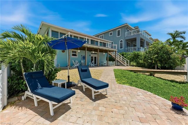 23 Pelican ST, Naples, FL 34113