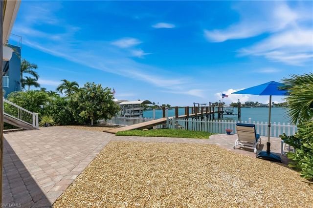 23 Pelican ST, Naples, FL 34113