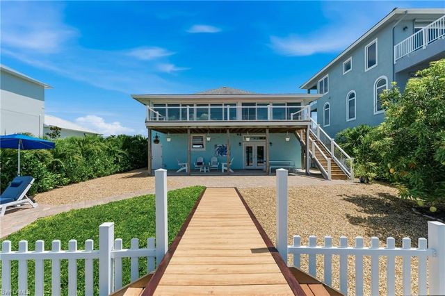 23 Pelican ST, Naples, FL 34113