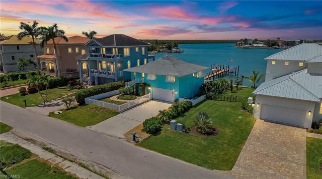 23 Pelican ST, Naples, FL 34113