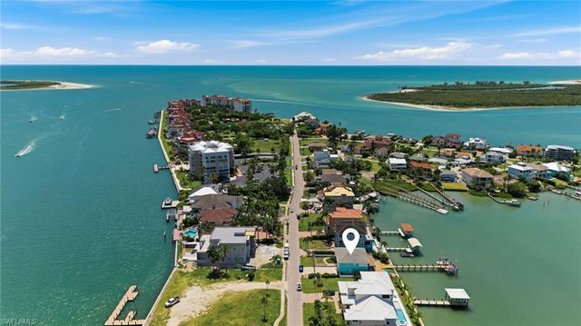 23 Pelican ST, Naples, FL 34113