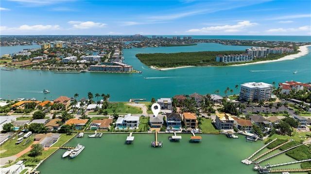 23 Pelican ST, Naples, FL 34113