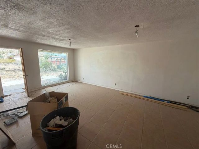 6587 Rose Ellen Avenue, 29 Palms, CA 92277