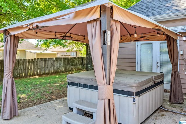 657 BARKLEY CIRCLE, Alabaster, AL 35007