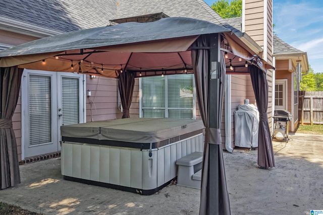657 BARKLEY CIRCLE, Alabaster, AL 35007