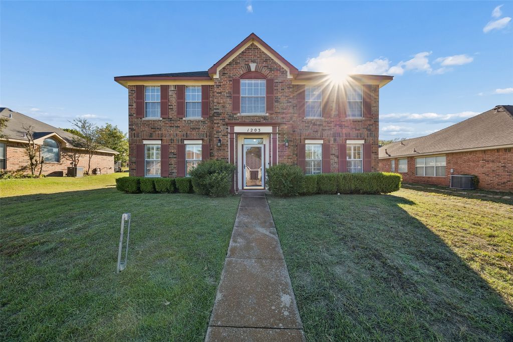 1203 White Drive, Cedar Hill, TX 75104 — exterior