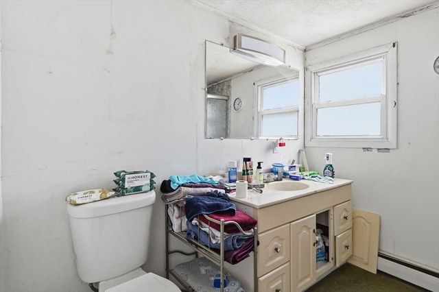 71 Worthington St, Chicopee, MA 01020