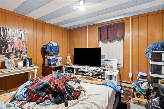 71 Worthington St, Chicopee, MA 01020