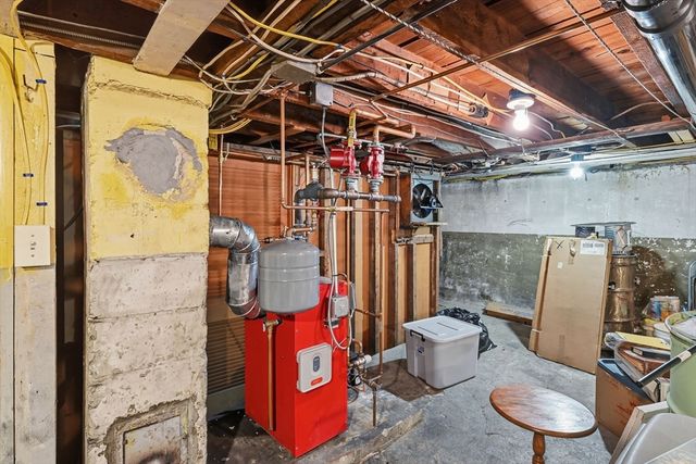 71 Worthington St, Chicopee, MA 01020
