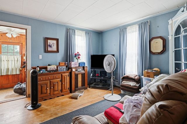 71 Worthington St, Chicopee, MA 01020
