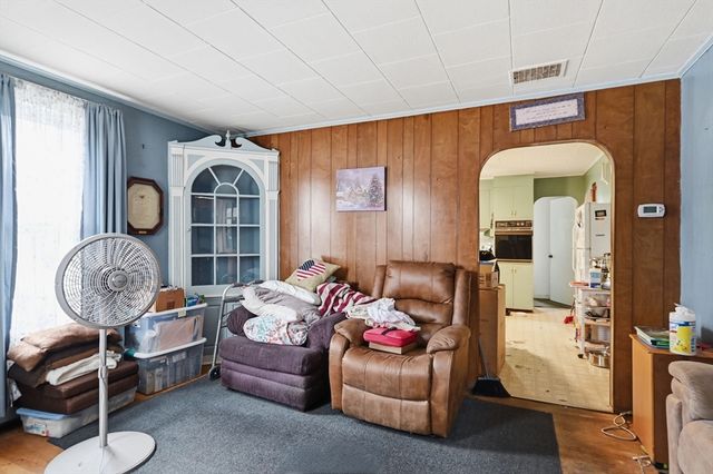 71 Worthington St, Chicopee, MA 01020