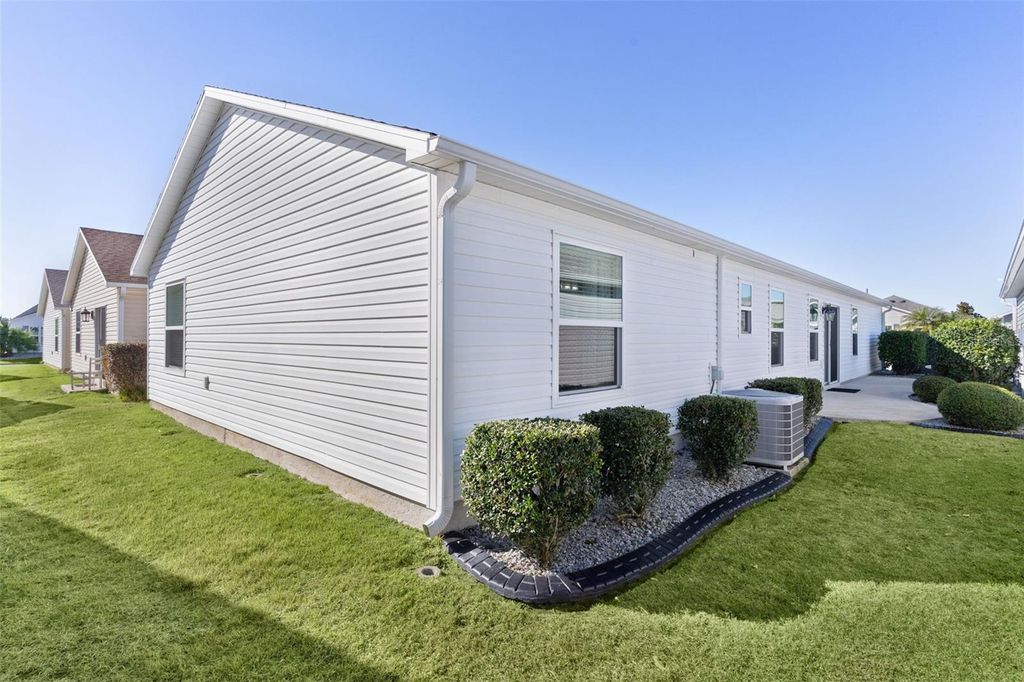 Image 4 of property listing at 5705 CRAFT COURT, The Villages, FL 32163