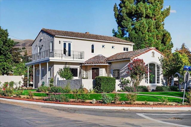 398 Crest Drive, San Jose, CA 95127