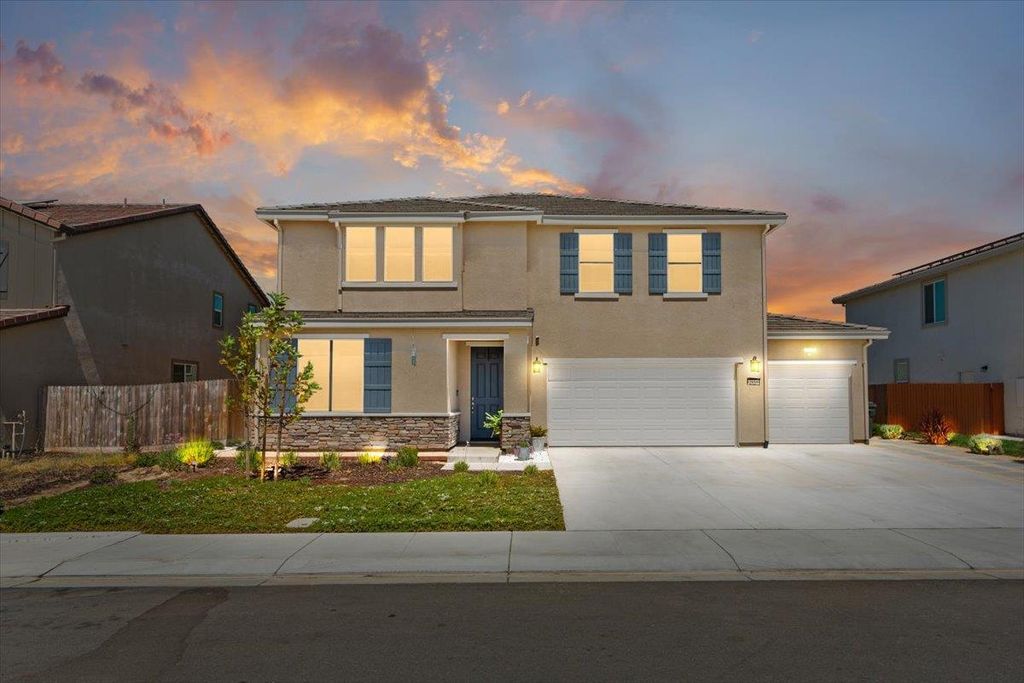 2851 Ski Beach St, Manteca, CA 95337