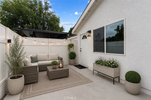 5953 Lubao Avenue, Woodland Hills, CA 91367