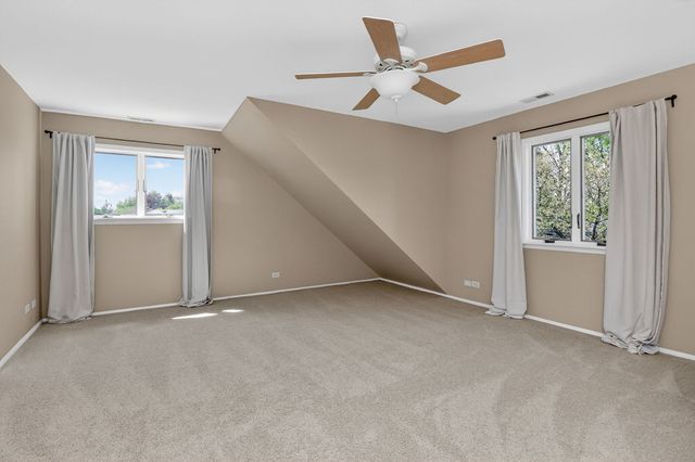700 E Turner Avenue, Roselle, IL 60172