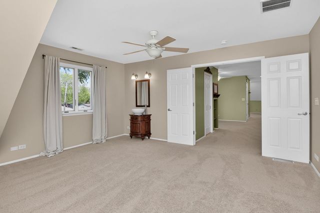 700 E Turner Avenue, Roselle, IL 60172