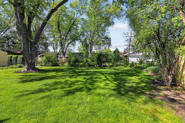 700 E Turner Avenue, Roselle, IL 60172